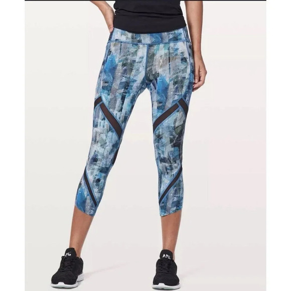 Lululemon On Pace Crop "21" Sun Dazed Multi Blue Mesh Inserts Side Pockets Sz 2 - Picture 1 of 16